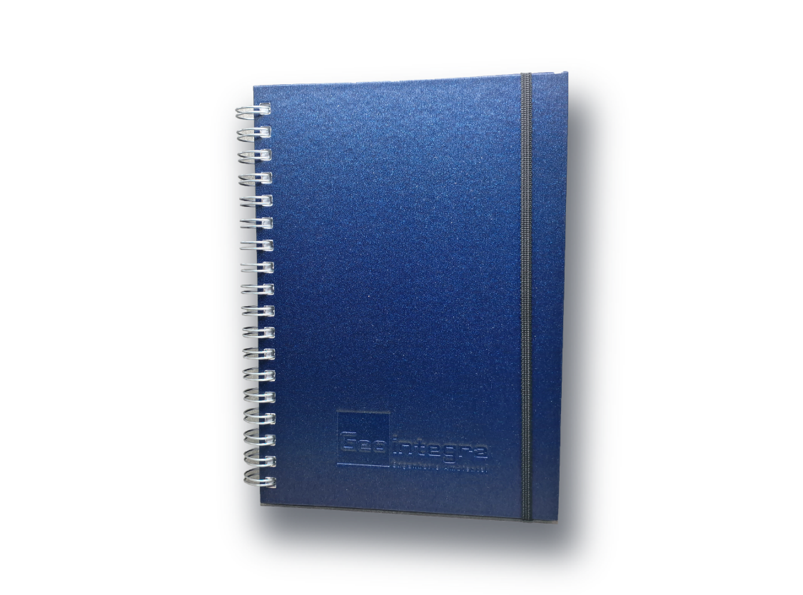 Caderno Escovado Azul com Baixo Relevo - 17 x 24 cm - 540 x 400 px