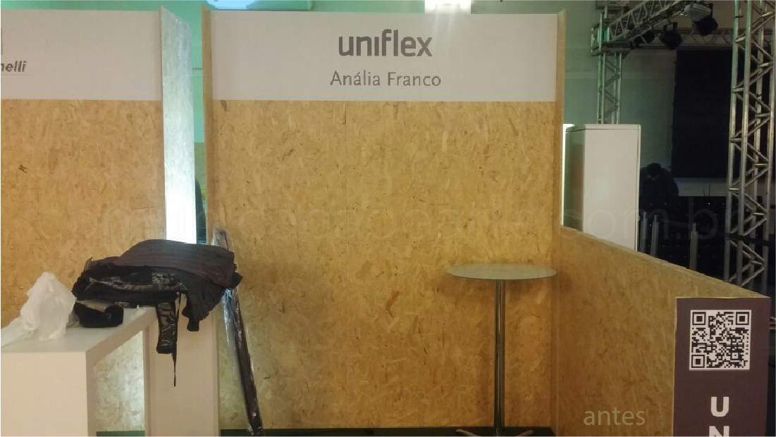 Estande Uniflex Antes do Adesivo